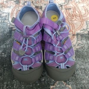 NWOT Purple Size 5 Keen